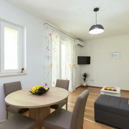 Lory's Place Pula